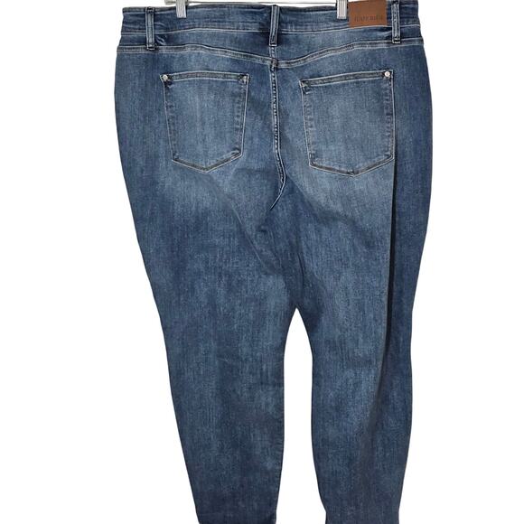 Judy Blue Slim Fit 24W Plus-Size Denim Jeans - Picture 8 of 8